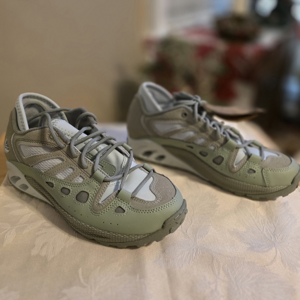 Nike ACG Women's Athletic Shoes in Light Green and Gray - Picture 2 of 4